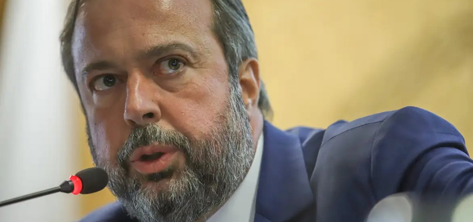 "A Enel prova que mudará, ou sai do Brasil", diz ministro de Minas e Energia