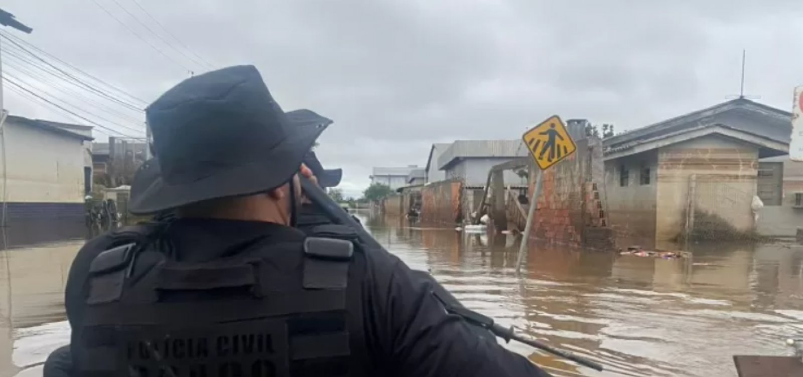 Policia Civil faz ronda e acompanha retorno de moradores às suas casas em Eldorado do Sul