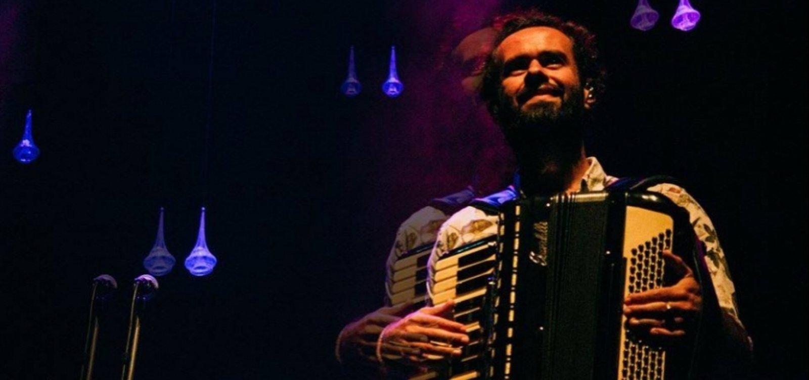 Marcelo Jeneci apresenta o show 'Pra Sonhar' no Teatro Sesc Casa do Comércio