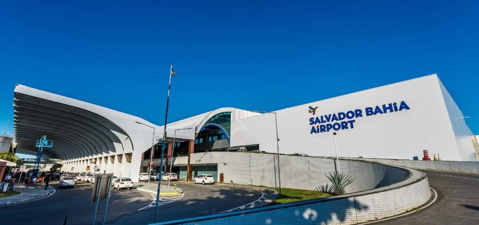 Avião faz pouso de emergência no Aeroporto de Salvador 