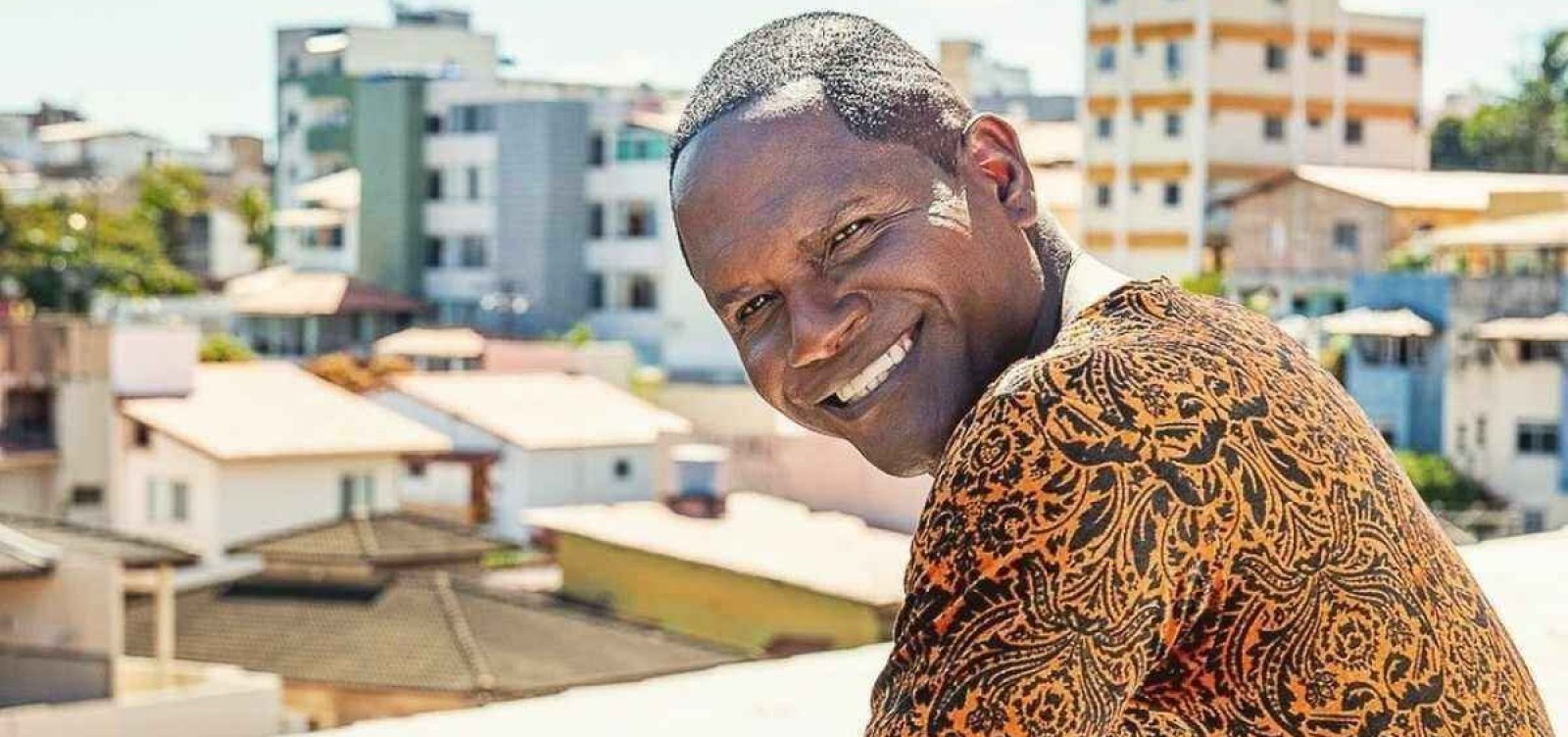 Tatau lança EP 'Só as Minhas', interpretando músicas que compôs e são sucesso em outras vozes