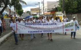 Em greve, professores de Simões Filho realizam passeata e cobram melhorias