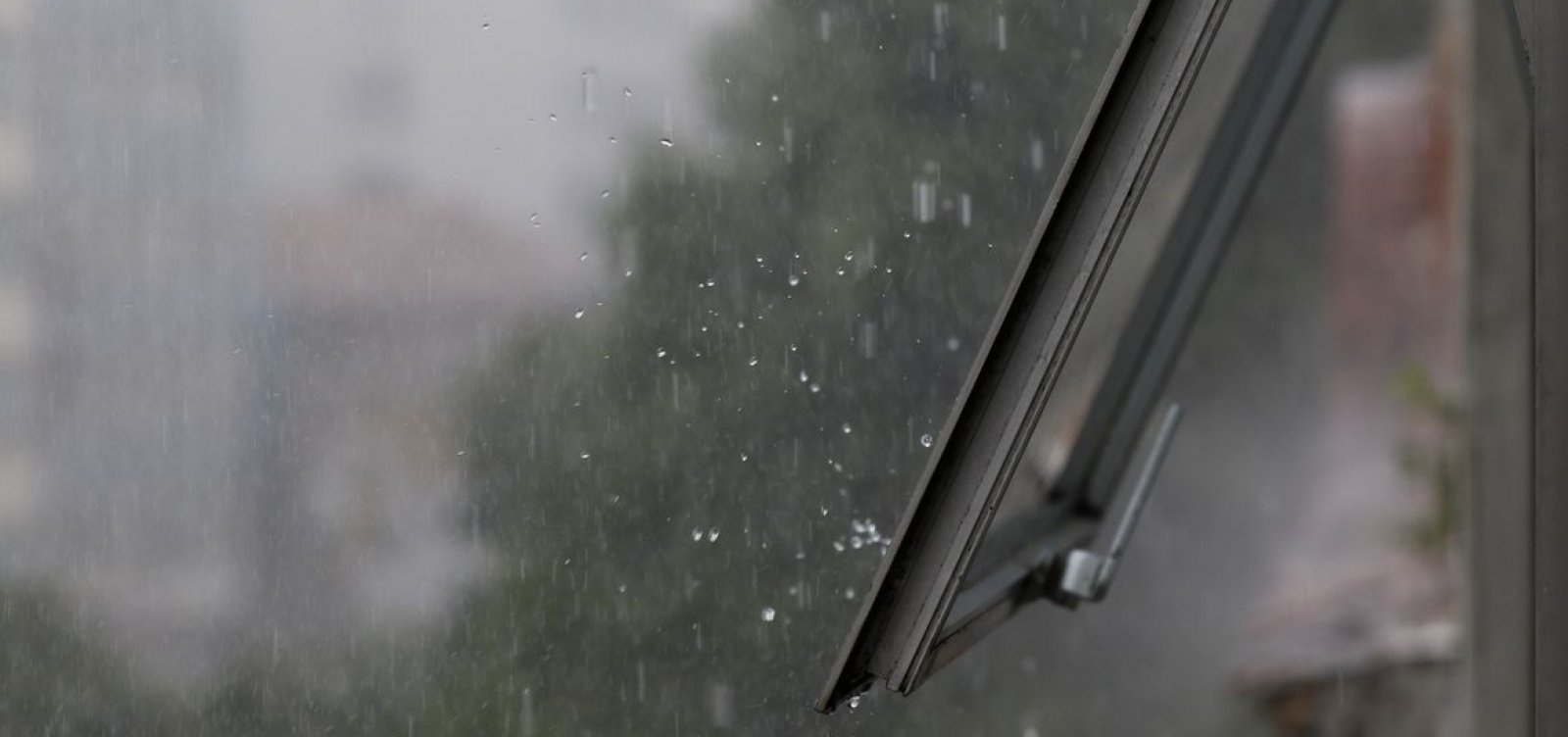 Recife entra em &ldquo;est&aacute;gio de mobiliza&ccedil;&atilde;o&rdquo; ap&oacute;s alagamentos 