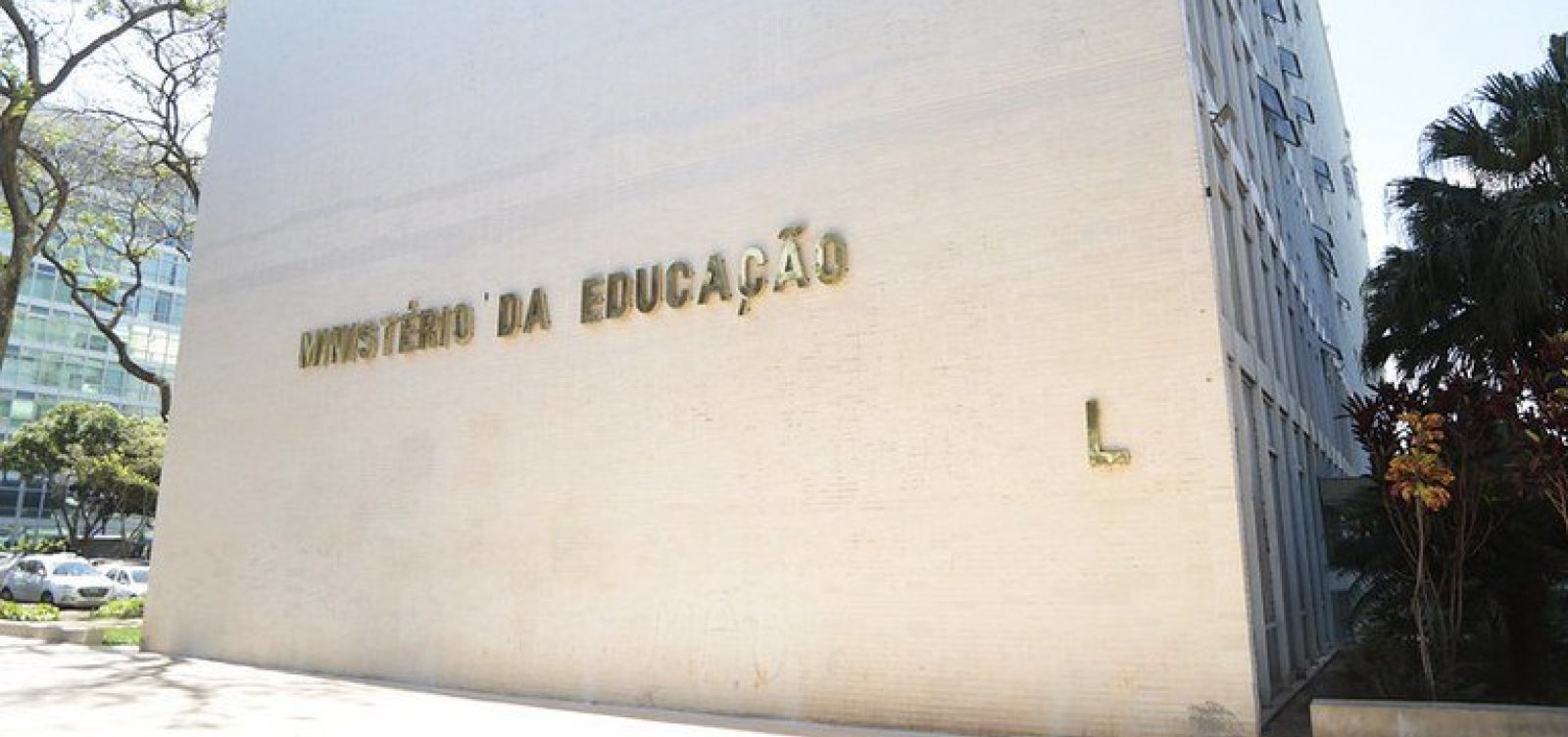 MEC suspende criação de cursos a distância até 2025 e fixa prazo para criar novas regras