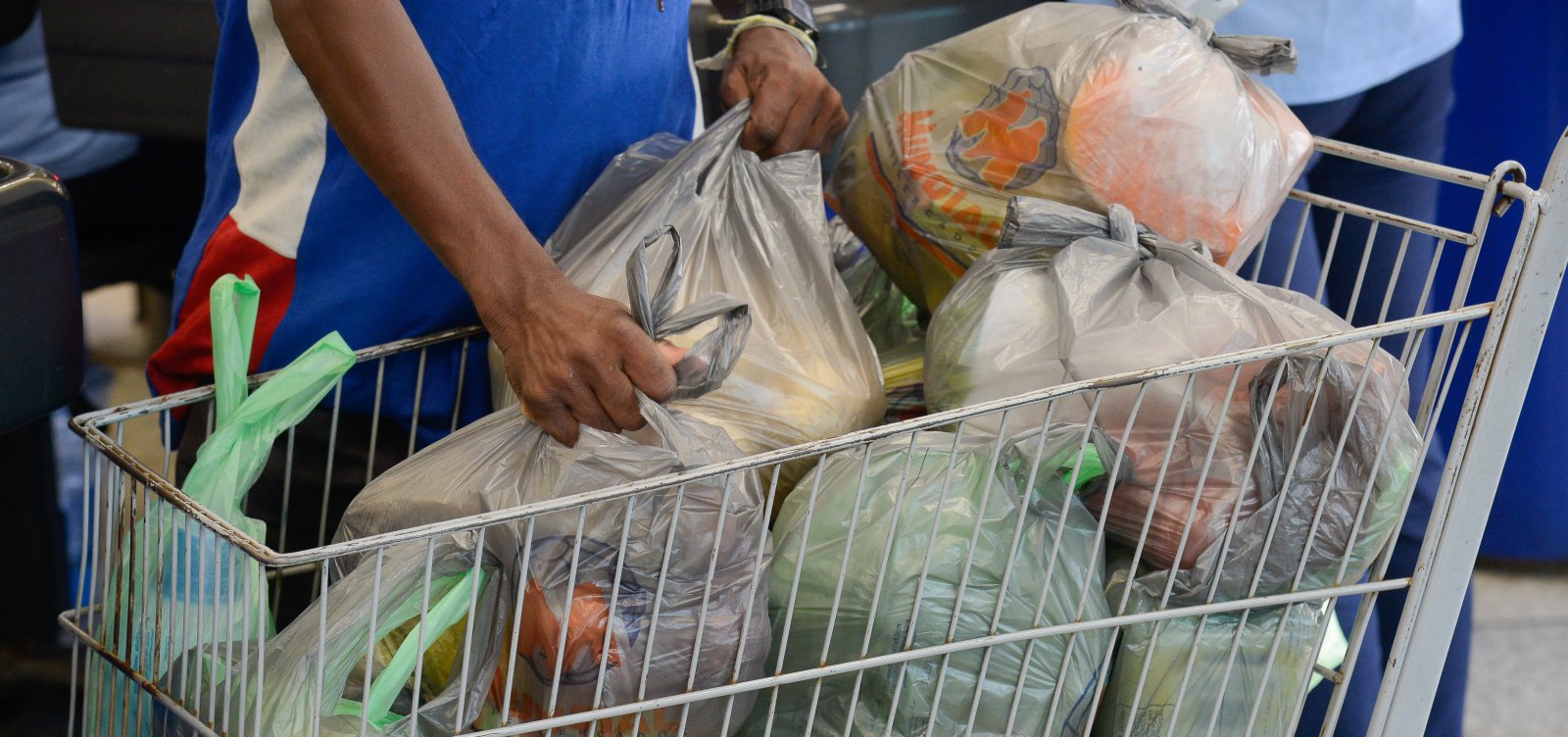 Câmara aprova projeto que estabelece gratuidade na distribuição de sacolas plásticas em Salvador