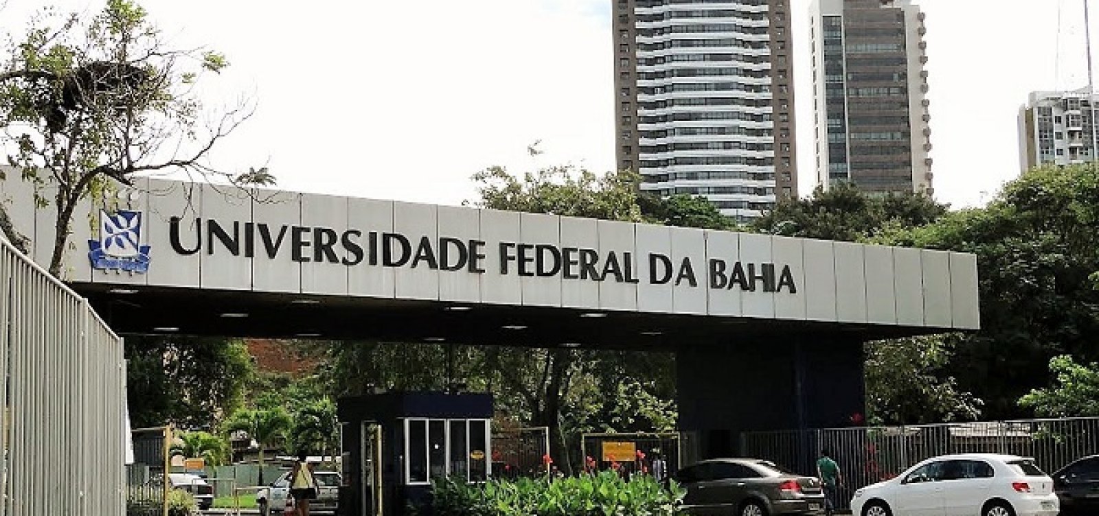 Reitor da UFBA diz que universidade precisa sanar problemas antes de novo campus anunciado por Lula