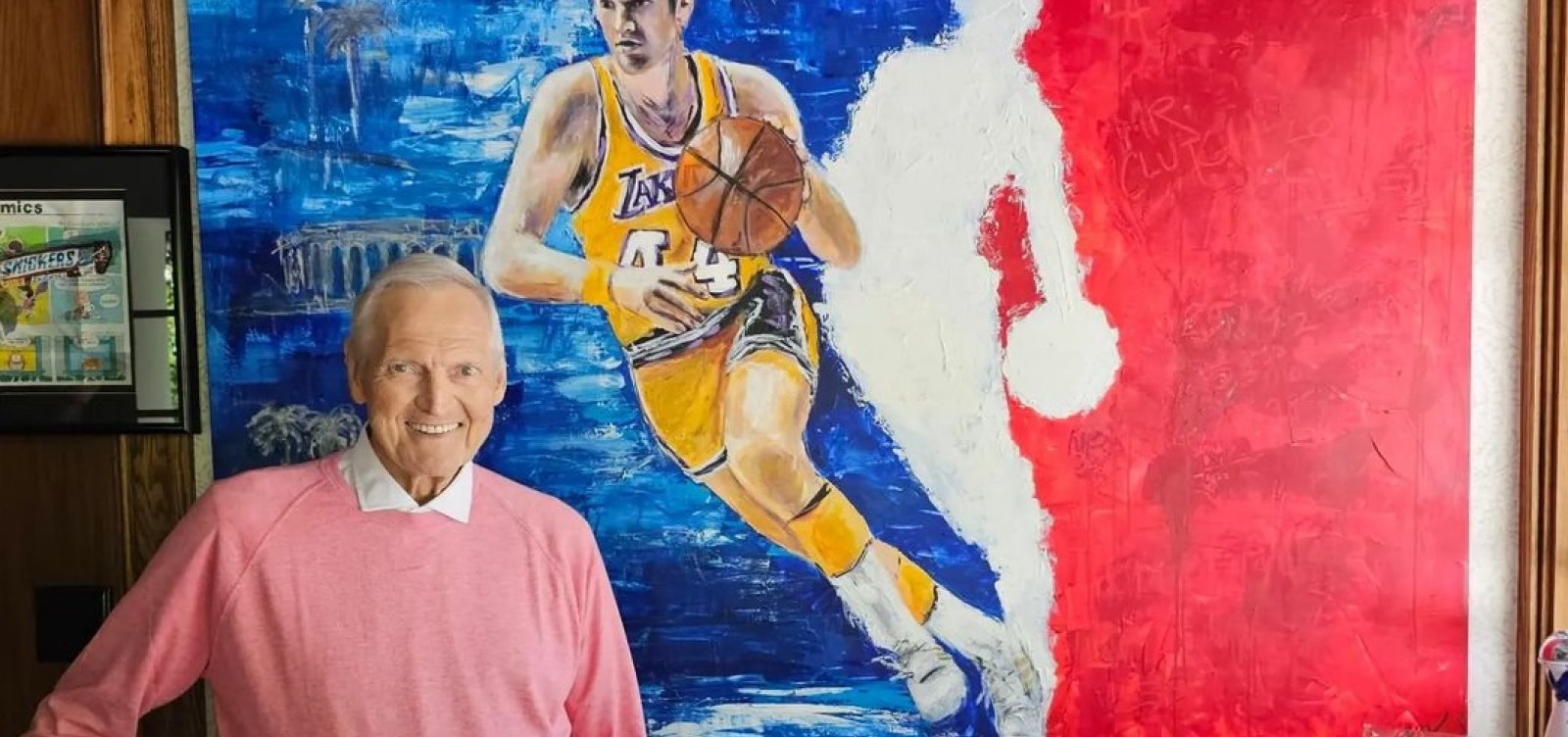 Aos 86 anos, morre Jerry West, ídolo do basquete que deu origem a logo da NBA 