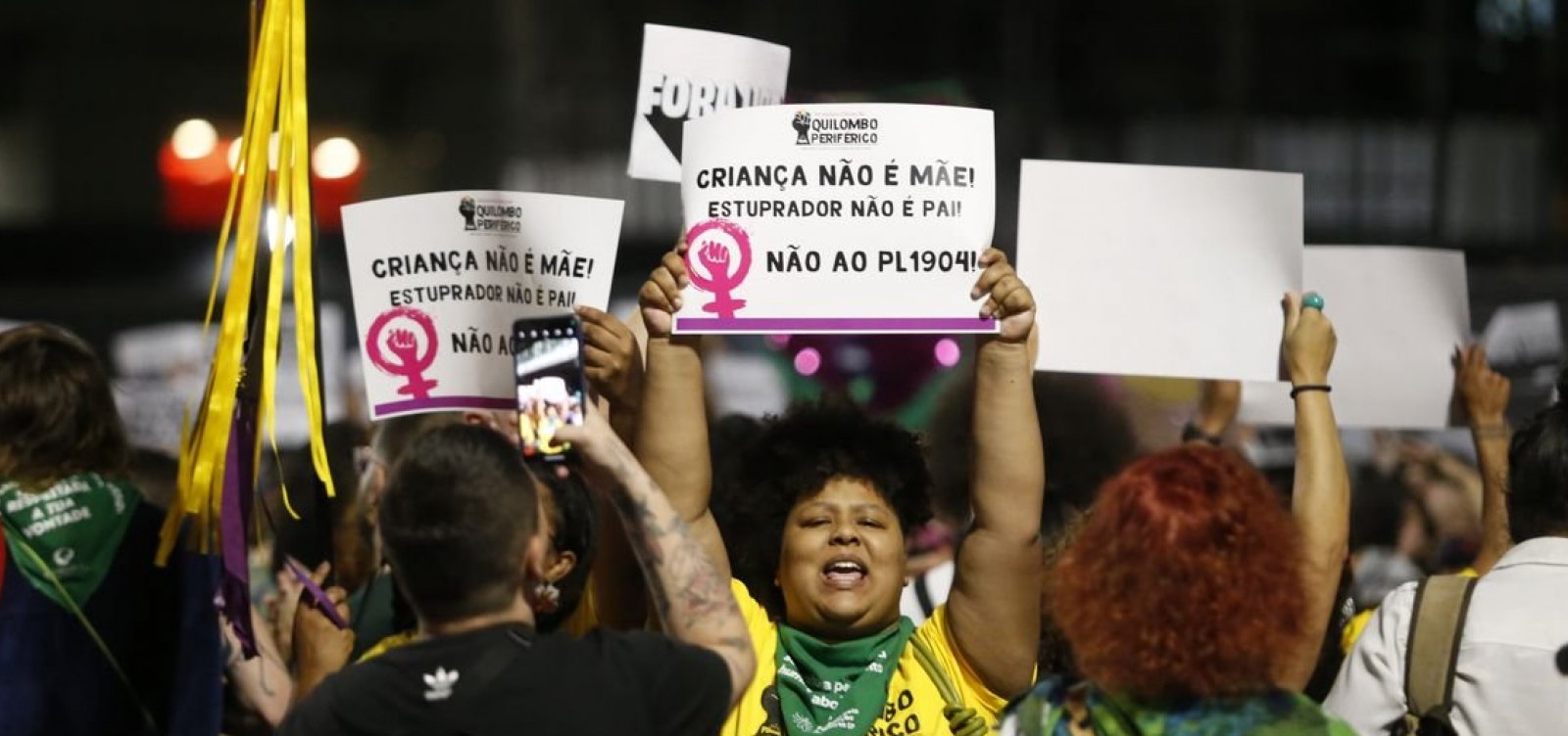 Manifestações em cidades brasileiras exigem fim do PL que equipara aborto a homicídio