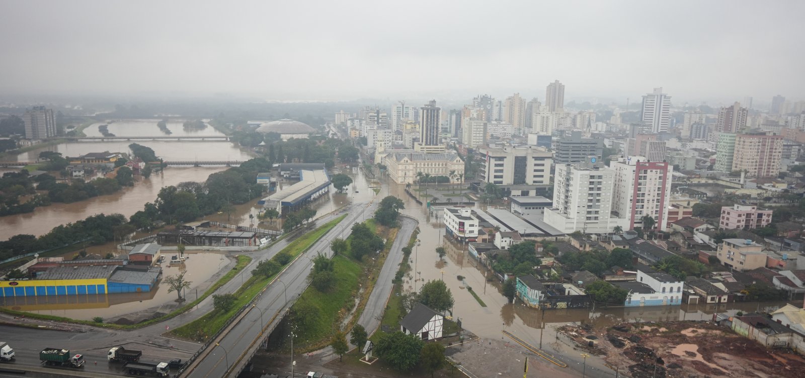 Número de mortes por enchentes no RS sobe para 176