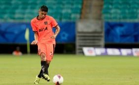 Médico do Vitória explica situação de zagueiro do Vitória após lesão