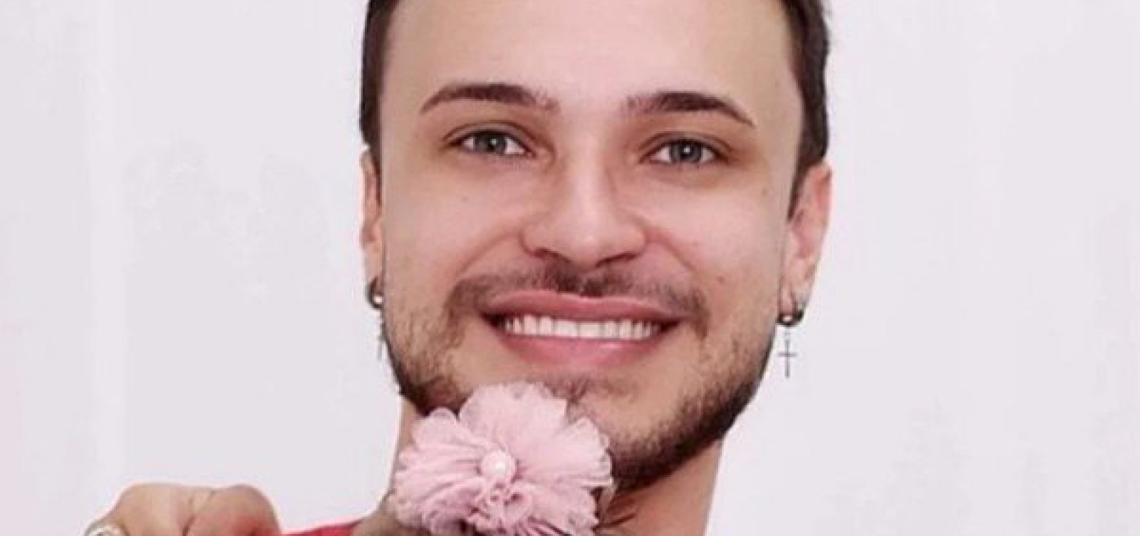 Influenciador é investigado por desviar dinheiro e maltratar filha com paralisia cerebral