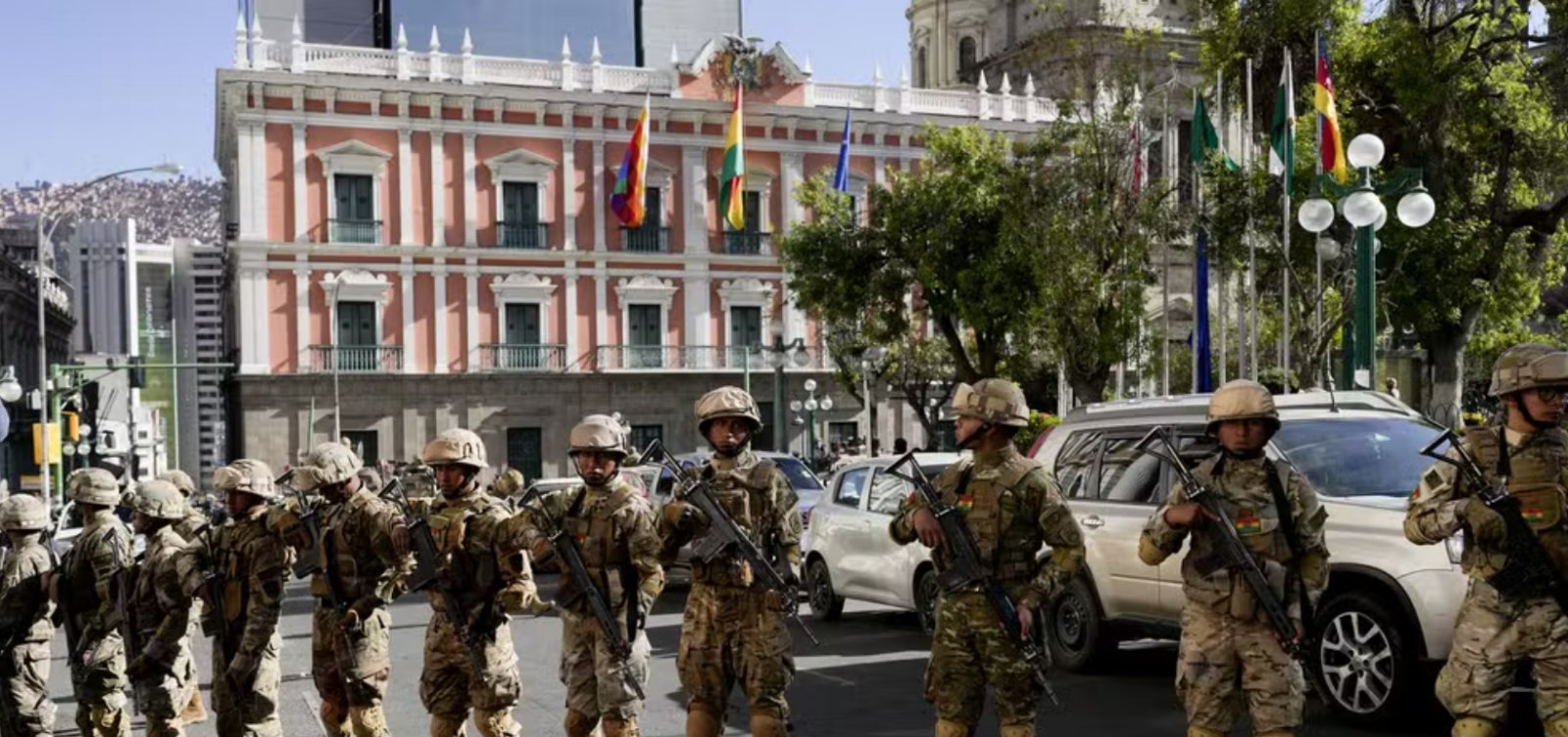 Militares cercam sede do governo na Bolívia e presidente denúncia tentativa de golpe