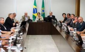 Neto cita barganha para cargos e diz: "Péssimo exemplo do Governo Federal"