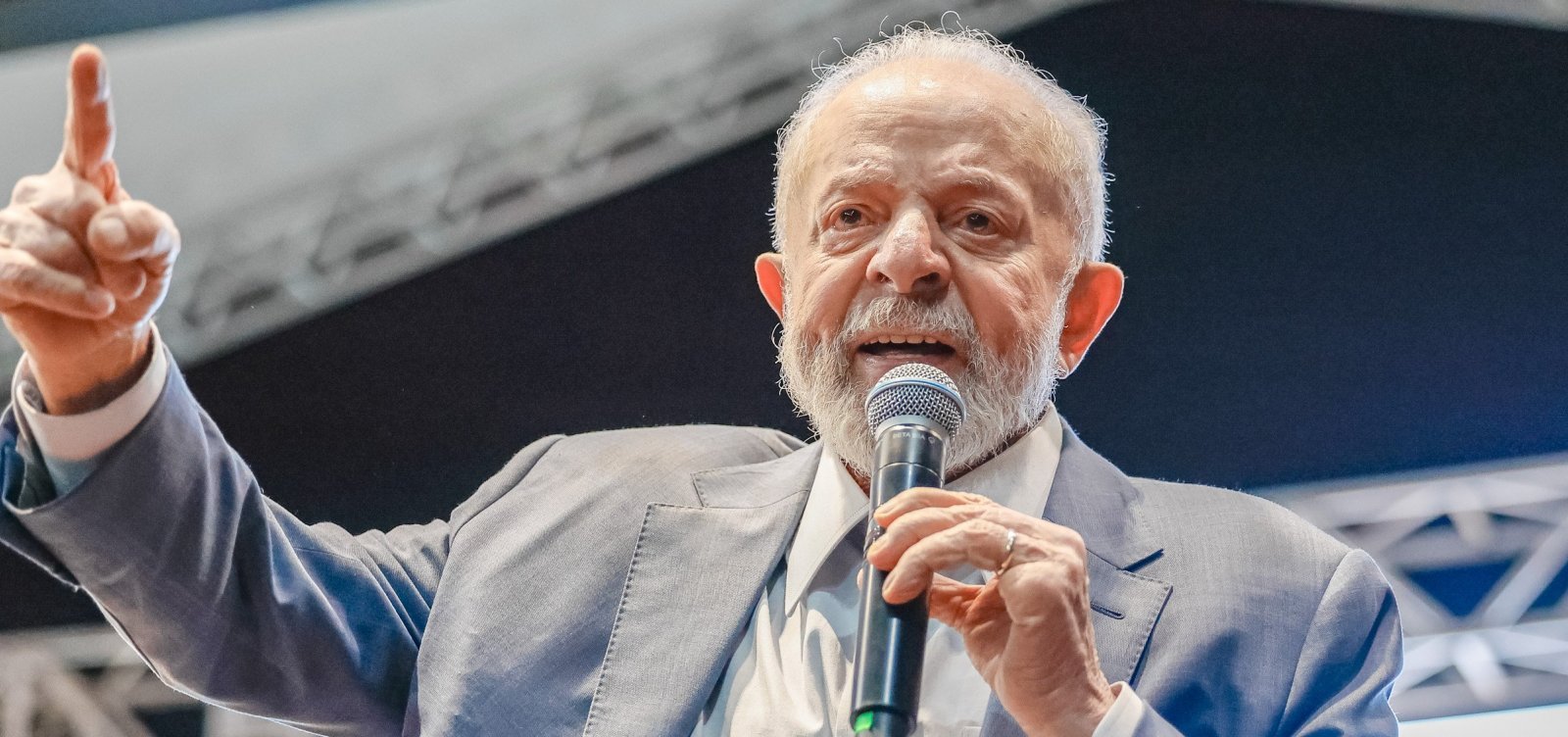 Lula volta a defender números da economia e diz que o país vive “bom momento”