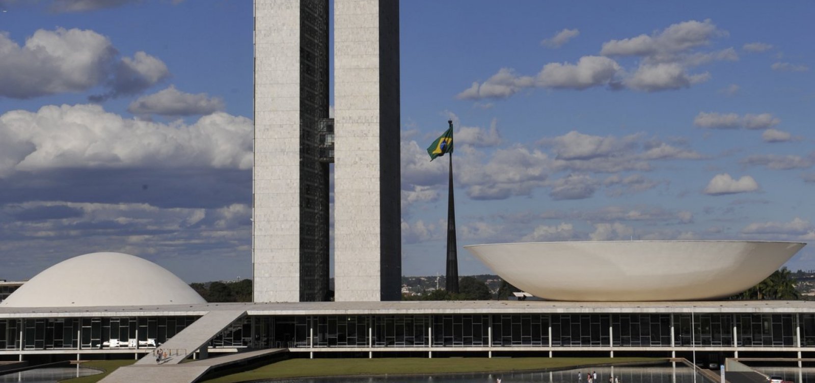 Congresso tem 3 vezes mais discursos pró-armas do que contra, aponta pesquisa