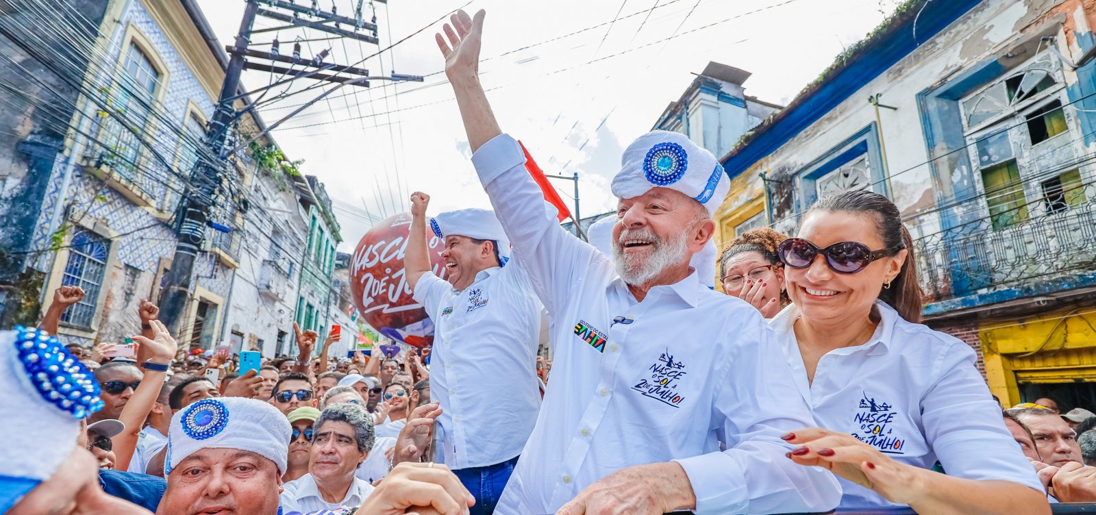 Ao lado de Jerônimo e Geraldo Jr, Lula participa de desfile do 2 de Julho