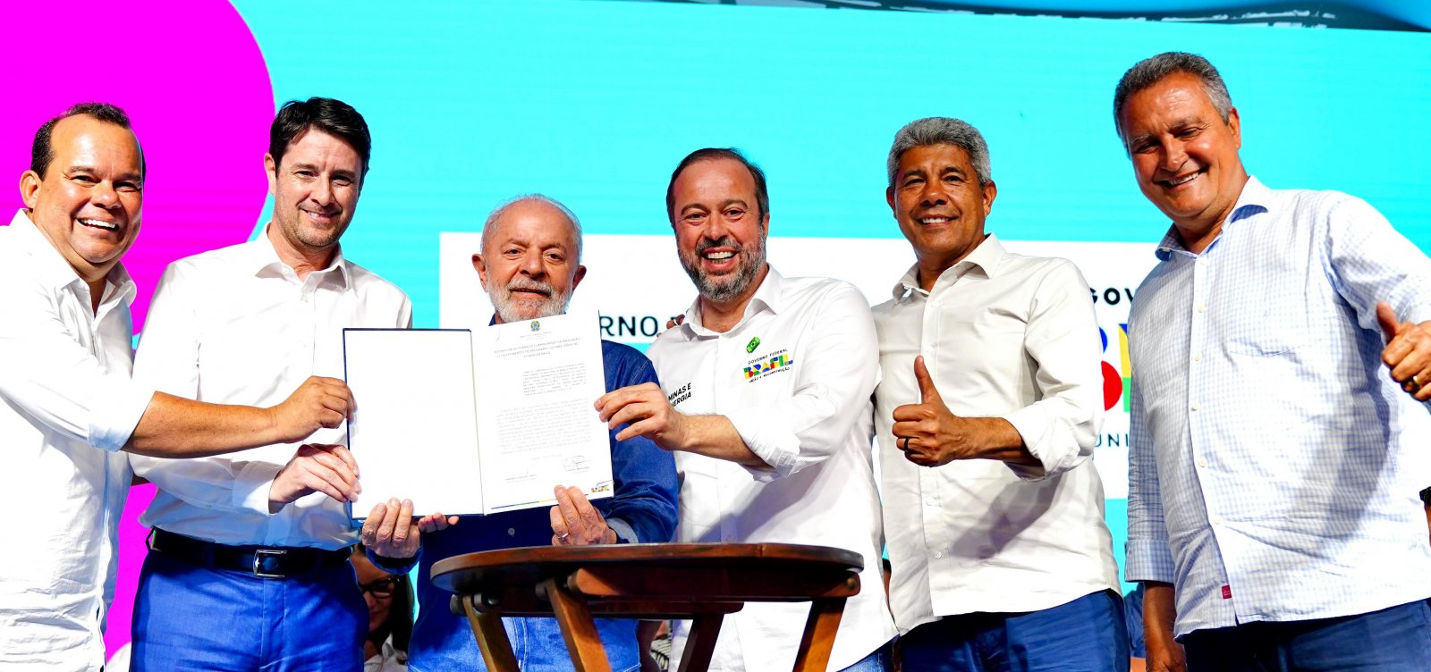 Lula anuncia investimento de R$ 1,2 bilhão no programa Luz para Todos na Bahia 