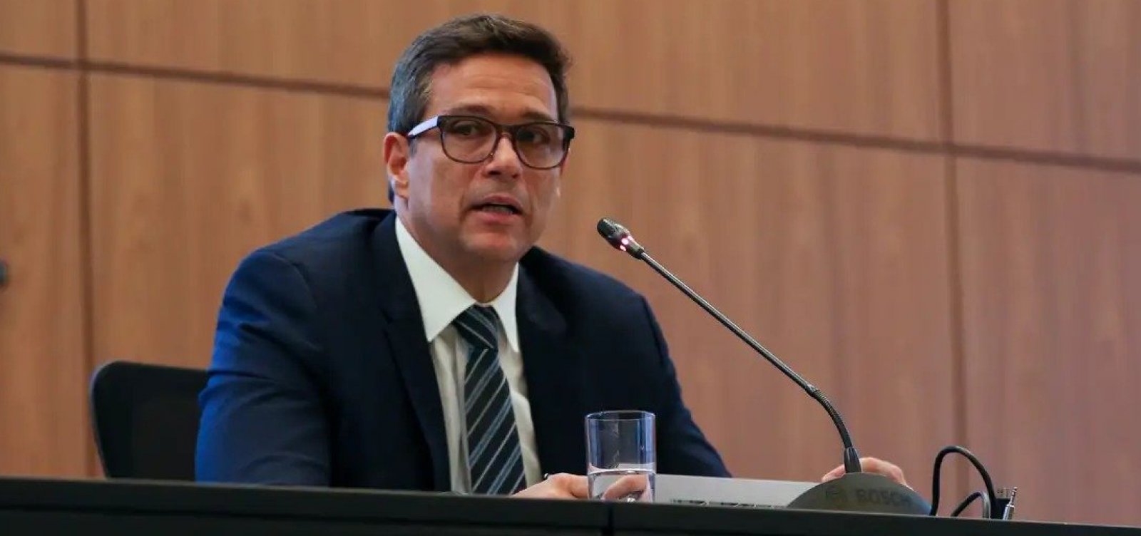 Campos Neto diz que "ruídos" motivaram interrupção nos cortes de juros pelo Banco Central