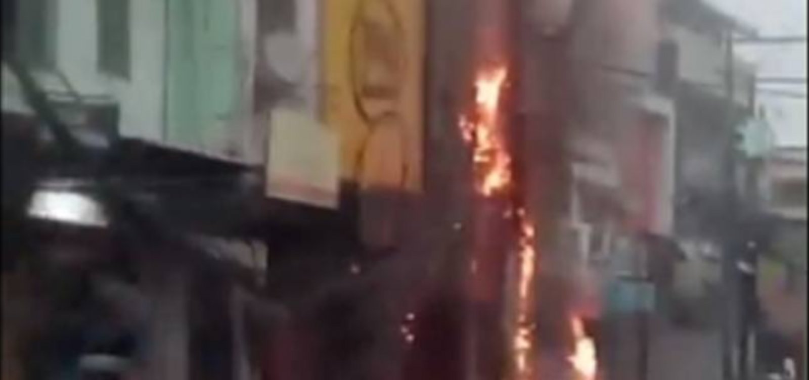 Incêndio nos fios de postes deixa população sem energia no bairro de São Marcos