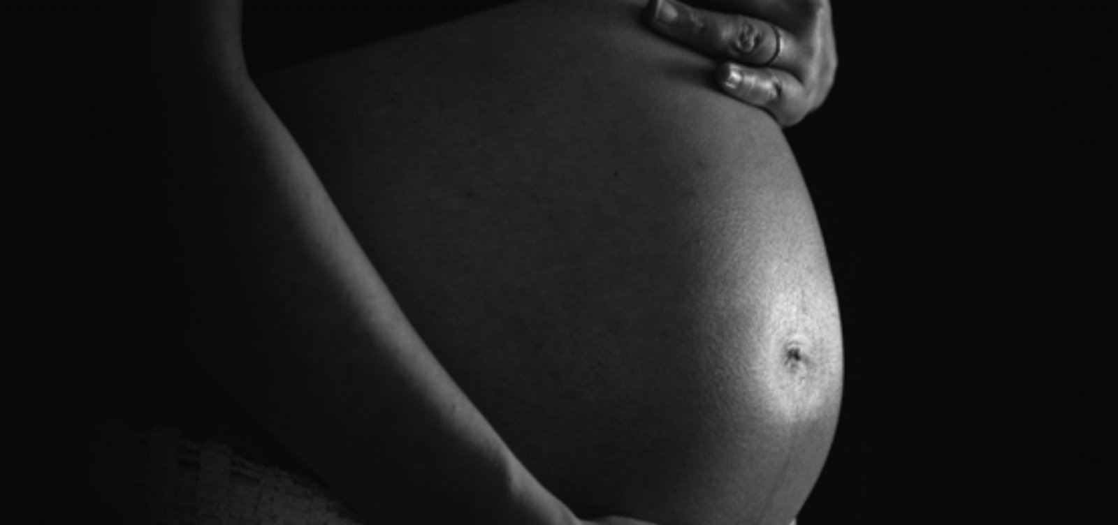 Justiça baiana determina indenização de R$ 6,6 mil à mulher demitida grávida 