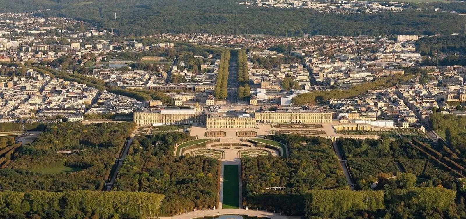 Palácio de Versalhes é esvaziado para 'operação de segurança' após denúncia 