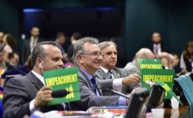 Comissão aprova pedido e impeachment vai ao plenário da Câmara