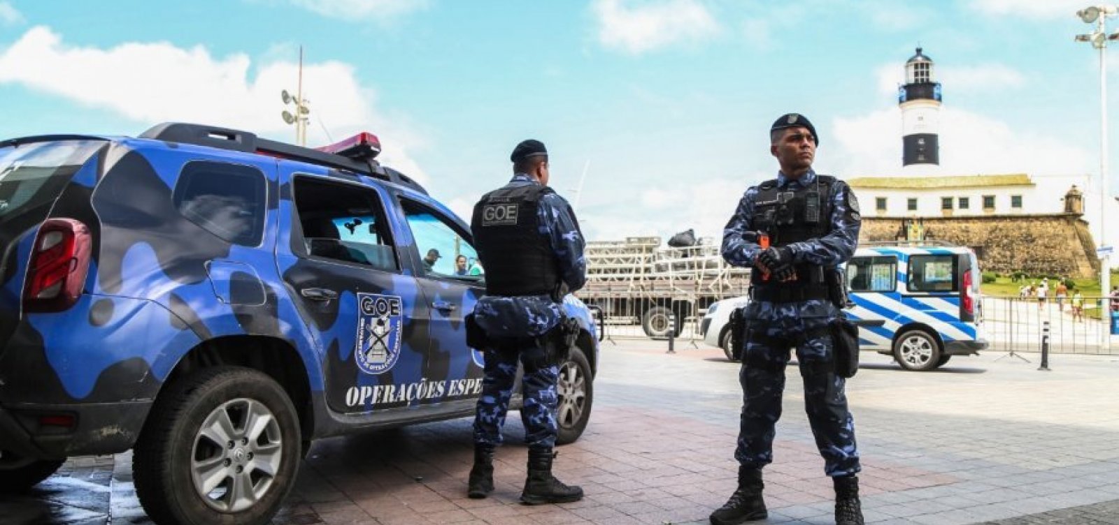 Em Salvador, guardas municipais são proibidos de usar brincos, colares, pulseiras e até cabelos soltos