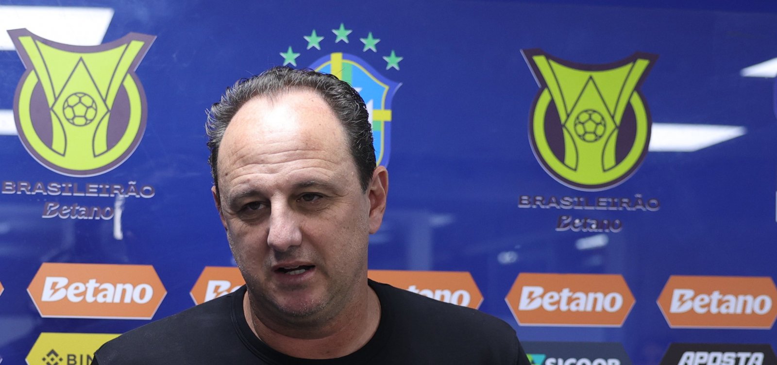 Ceni vê confronto 'parelho' contra o Palmeiras e defende Jean Lucas: "Não adianta culpar"