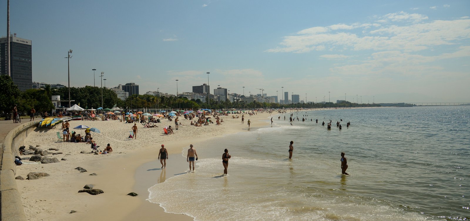  Votação de projeto que garante acesso público a praias é adiado 