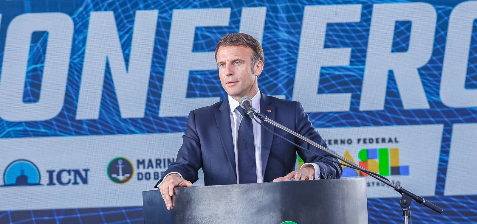 Macron aceita renúncia de primeiro-ministro da França