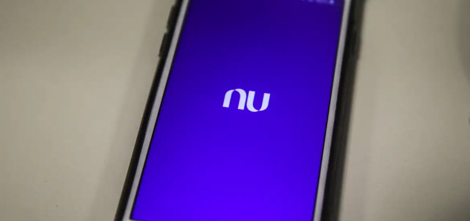 Aplicativo do Nubank enfrenta instabilidades e clientes relatam dificuldades de login