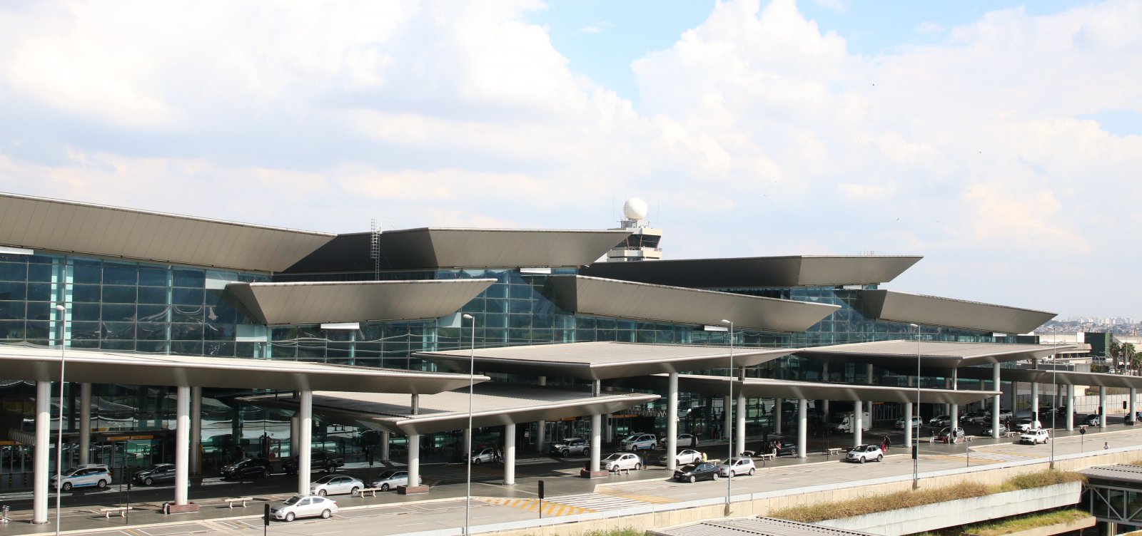 Aeroportos brasileiros começam a apresentar atrasos após 