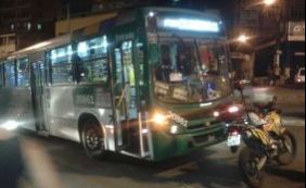 Manifestantes roubam chaves e deixam ônibus parado na Bonocô em protesto