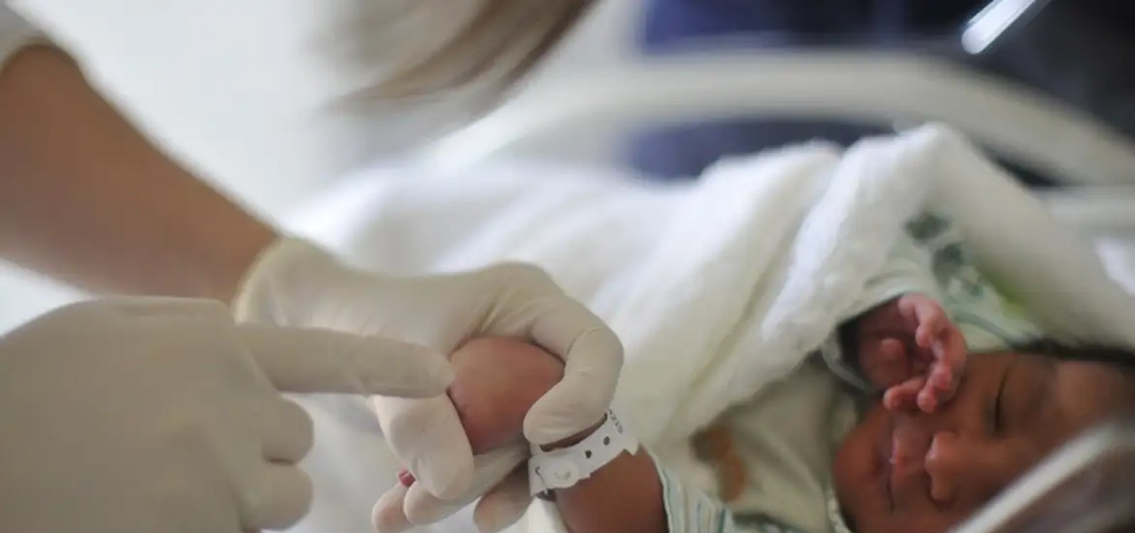 Bebê toma vacina errada e Justiça determina indenização de R$ 70 mil
