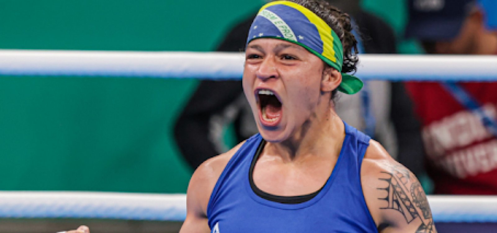 Bia Ferreira vence em estreia do boxe e vai para quartas de finais