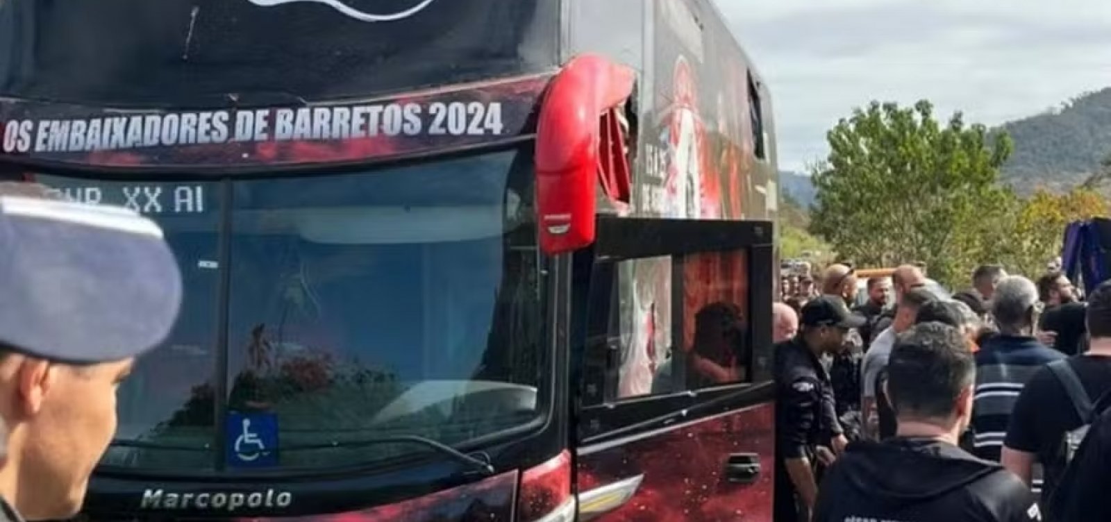 Ônibus de César Menotti e Fabiano sofre acidente e dupla cancela show neste sábado