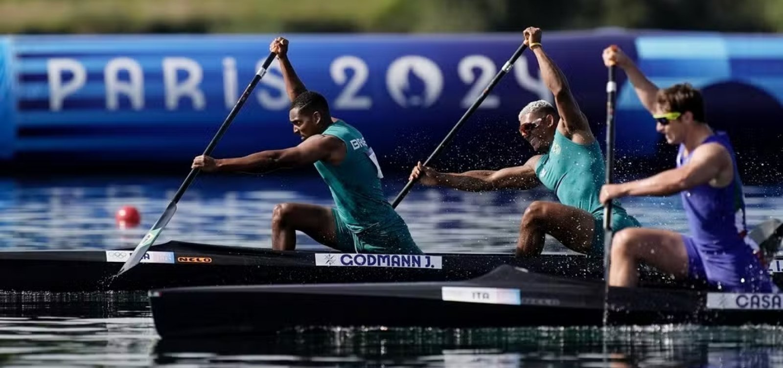 Isaquias Queiroz e Jacky Godmann irão disputar as quartas de final da canoagem