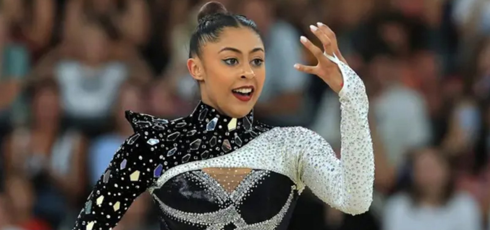 Bárbara Domingos disputa final inédita no individual geral da ginástica rítmica