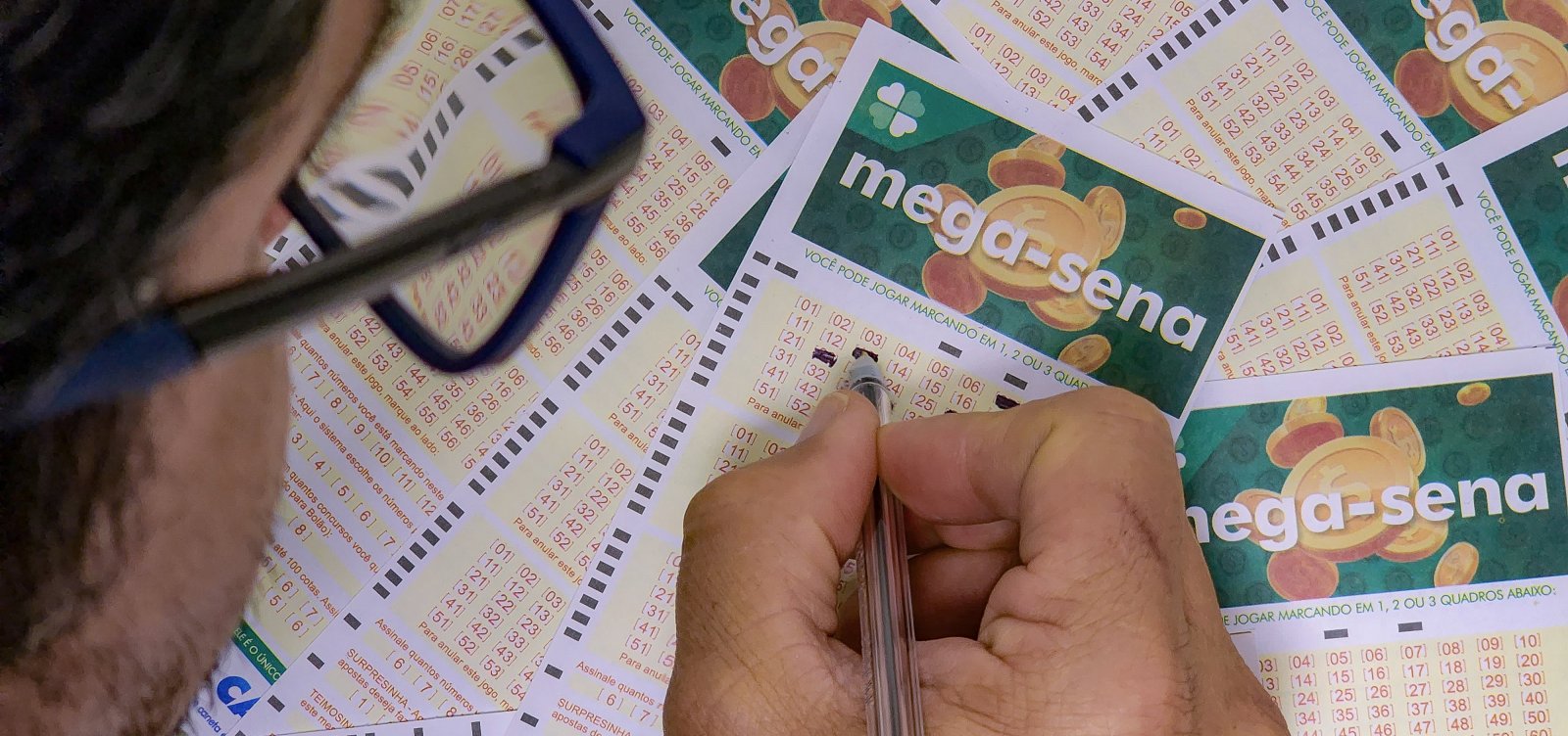 Mega-Sena acumula e próximo prêmio pode chegar a R$ 43 milhões 