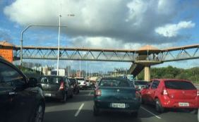 Em dia de mobilização de rodoviários, trânsito é complicado em Salvador 