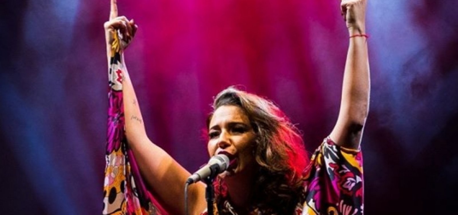 Caminhão com instrumentos e equipamento de show de Maria Rita é roubado no Rio