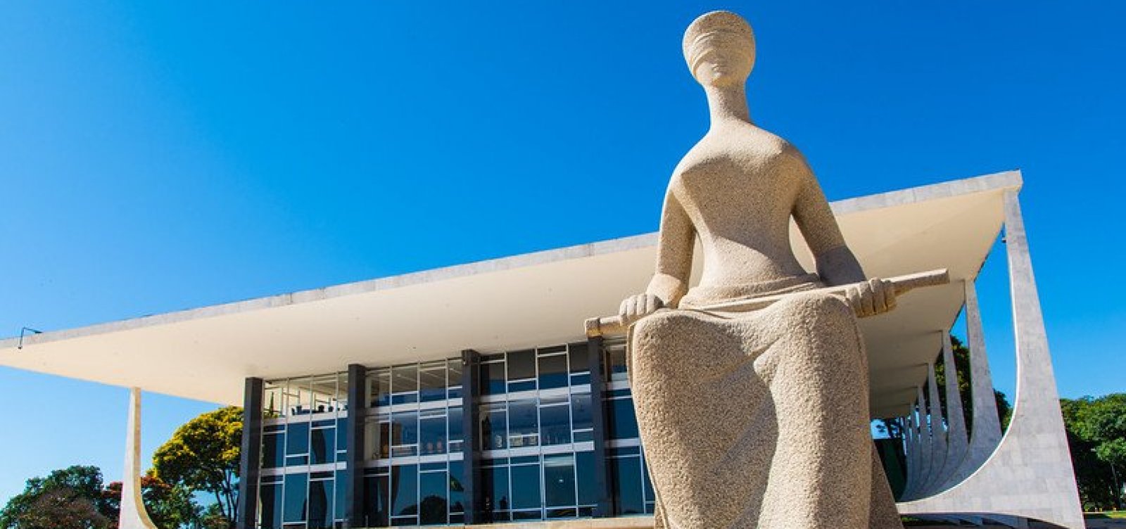 Com unanimidade no STF, ministros mantêm suspensão do X no Brasil 