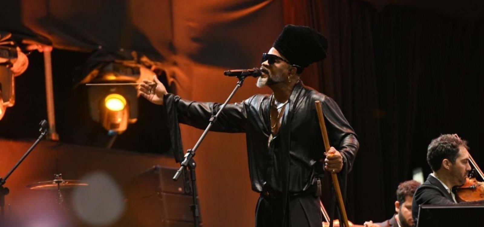 Carlinhos Brown e Orquestra Ouro Preto fazem show especial na Concha Acústica do TCA