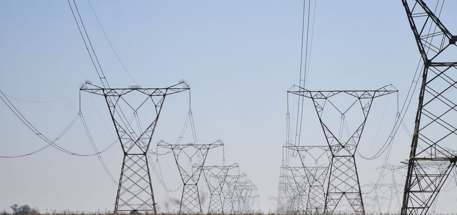  Aumento na conta de luz será menor após Aneel corrigir dados e ajustar nível da bandeira vermelha