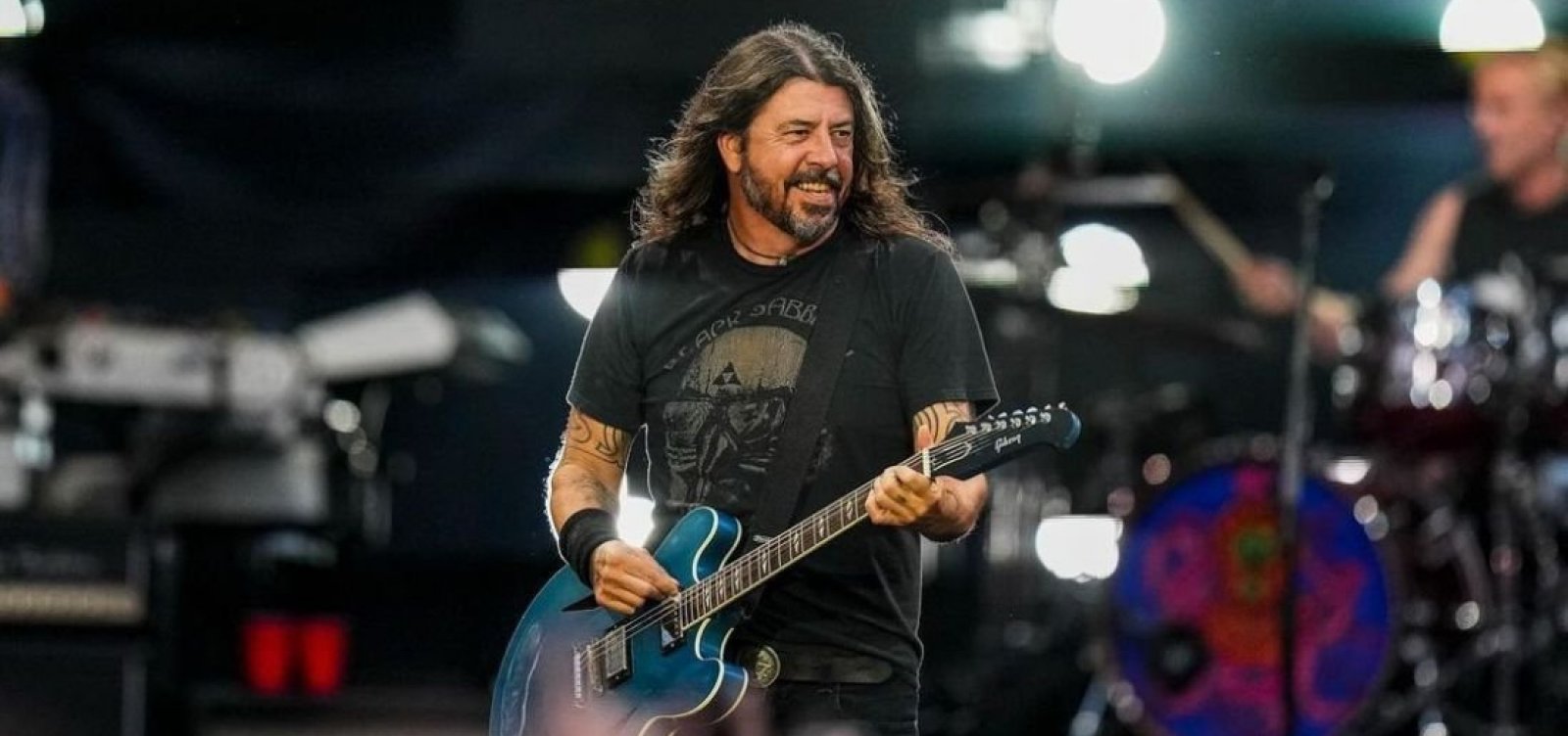 Dave Grohl anuncia nascimento de filha fora do casamento e pede perdão à esposa