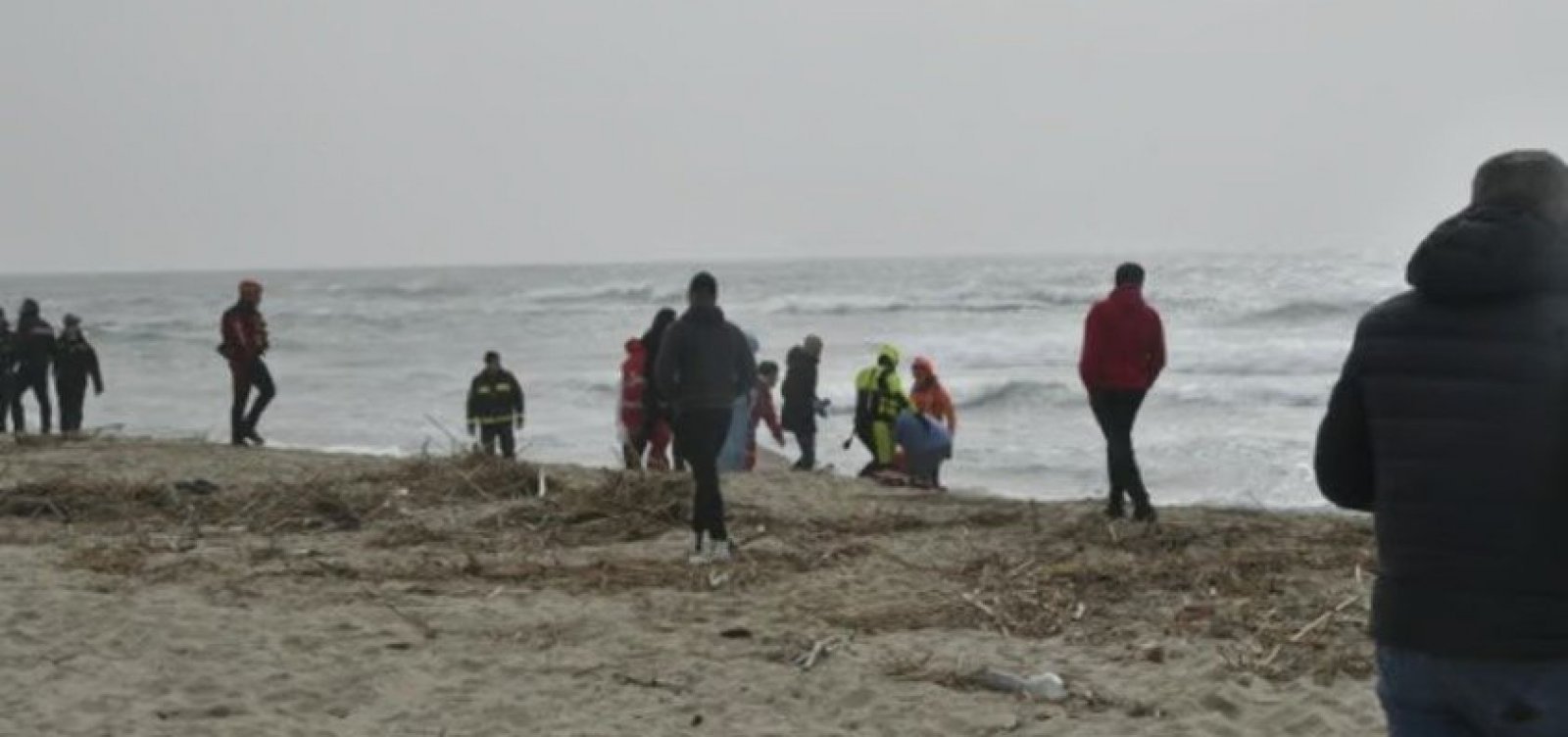 Oito imigrantes morrem em travessia no Canal da Mancha 