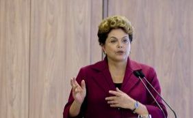 Inferno político: "Eu não vou jogar a toalha", afirmou Dilma em reunião 