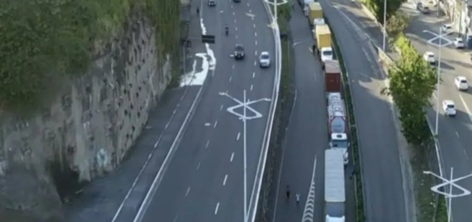 Instabilidade no sistema de acesso ao Porto de Salvador gera fila de caminhões de 6 km