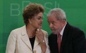 Lula e Dilma acompanham votação ao lado de ministros no Palácio da Alvorada
