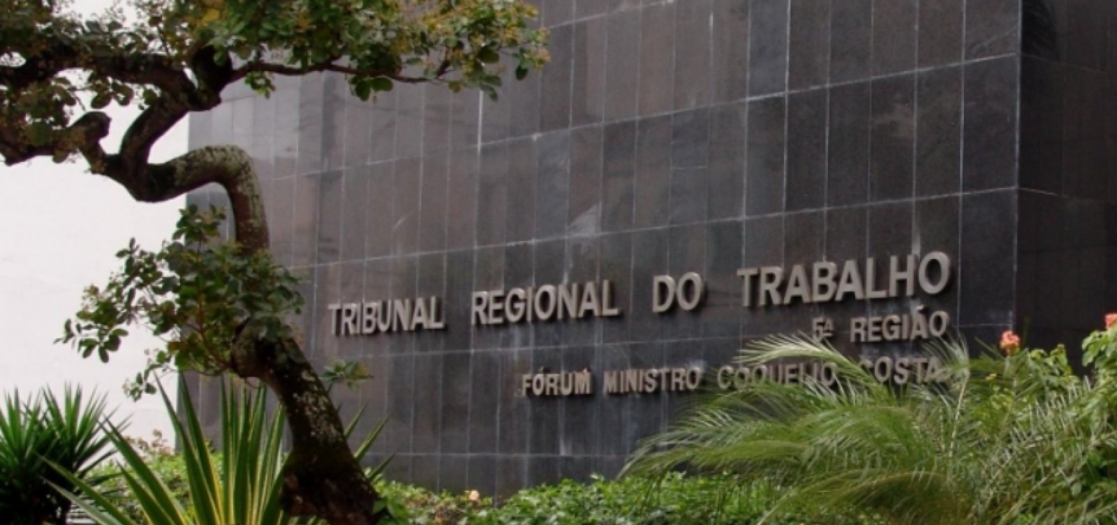  Justiça determina que patrão indenize auxiliar de cozinha em R$ 50 mil por agressão e racismo 